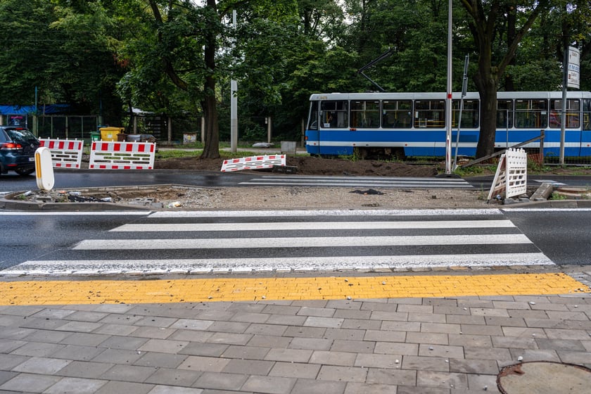 Skrzyżowanie alei Wielkiej Wyspy z ulicą Mickiewicza i aleją Paderewskiego